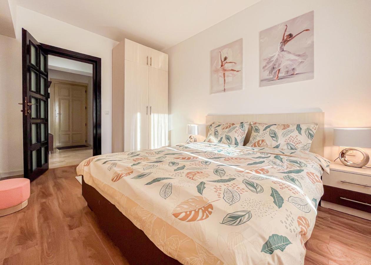 Uniquemoments Airport Apartment & Secure Parking & Airport Shuttle Iasi Esterno foto