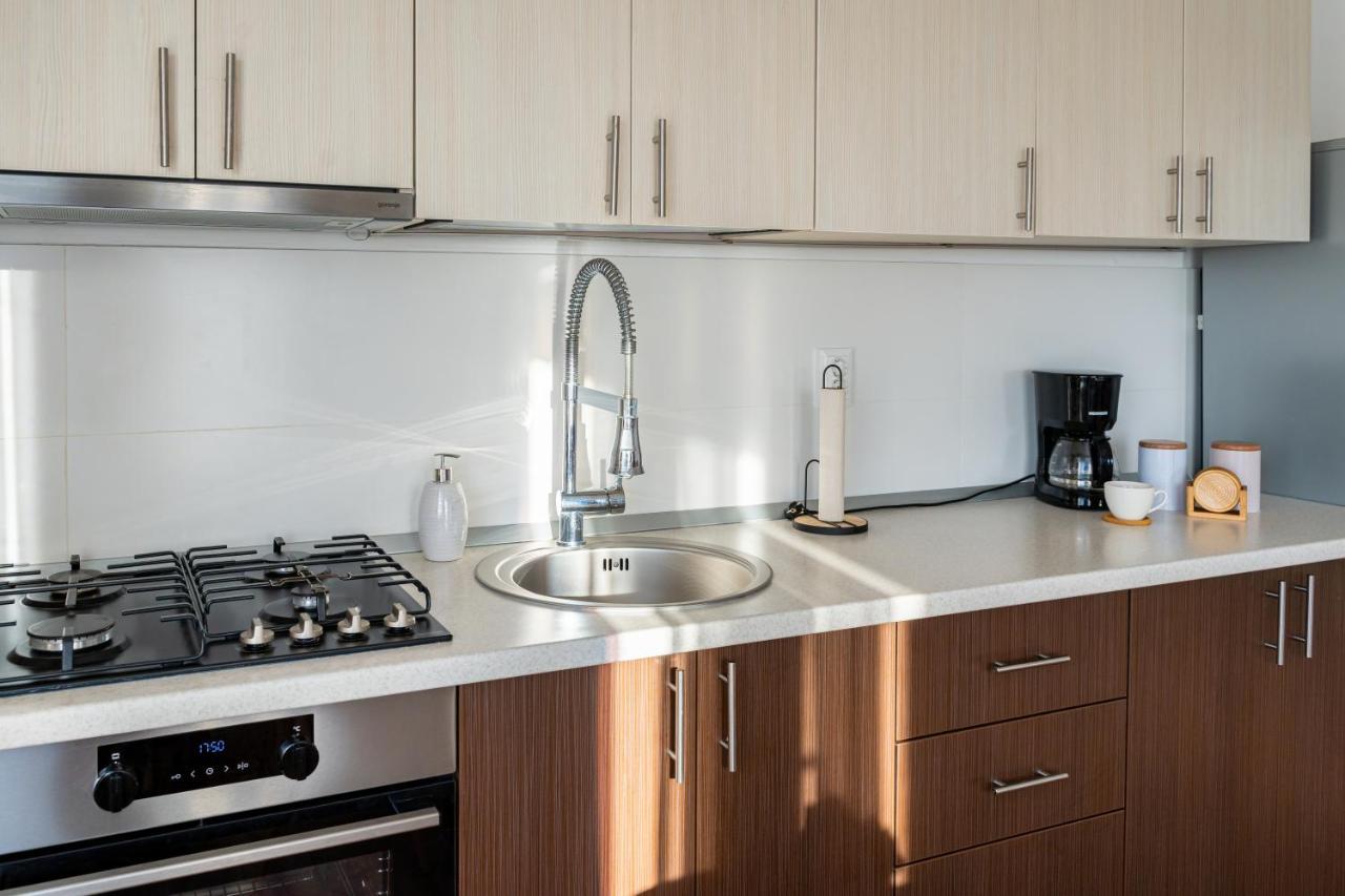Uniquemoments Airport Apartment & Secure Parking & Airport Shuttle Iasi Esterno foto
