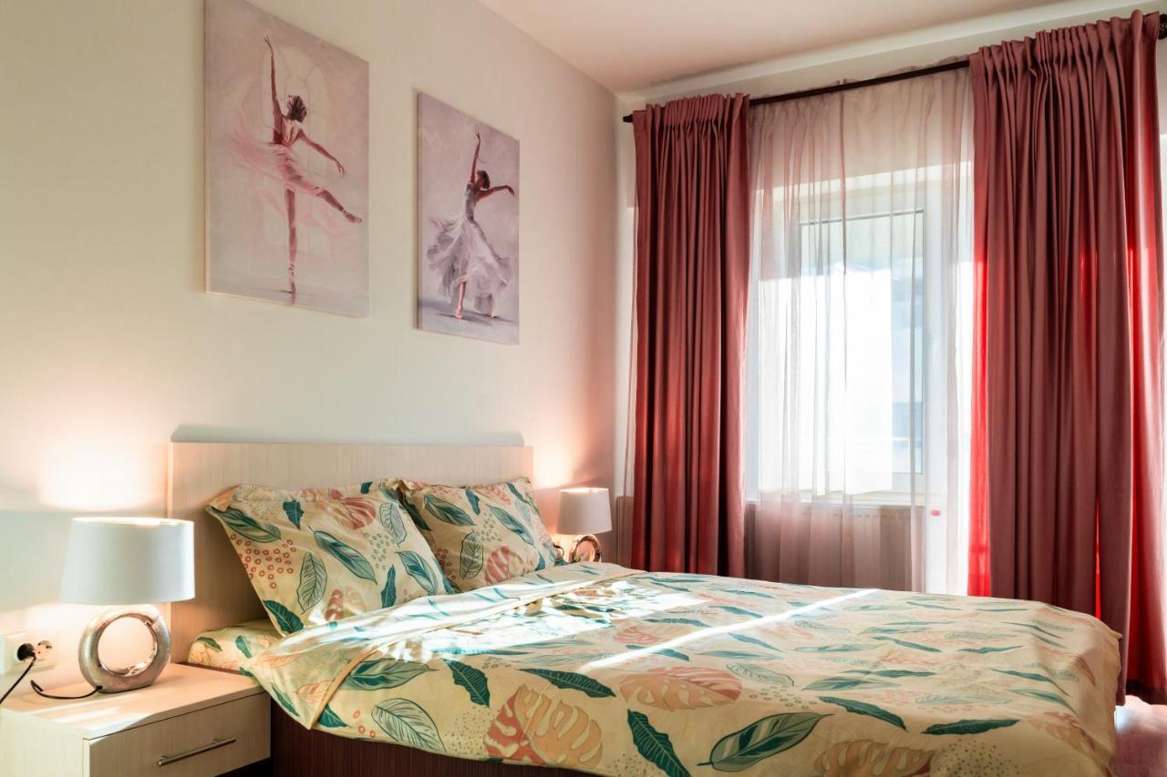 Uniquemoments Airport Apartment & Secure Parking & Airport Shuttle Iasi Esterno foto